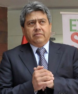 Prohíben a un líder opositor salir de Bolivia y abren juicio a exgobernador ... - mario-cossio-249x300